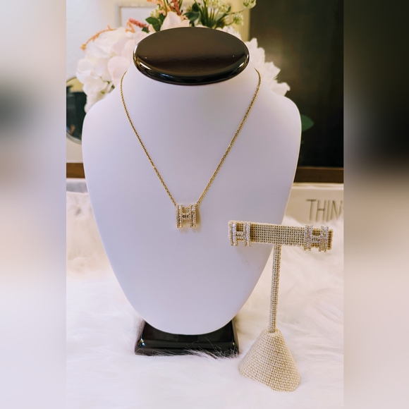 NWOT Gold & Diamond "H" Fashion Necklace - Picture 6 of 8